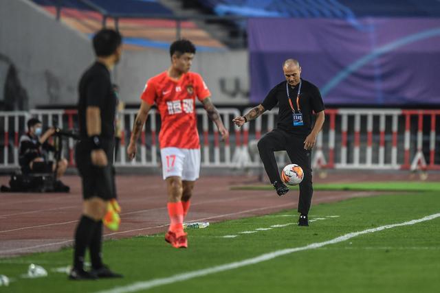 邓利维：尊重库里的选择权 他渴望继续留在勇士